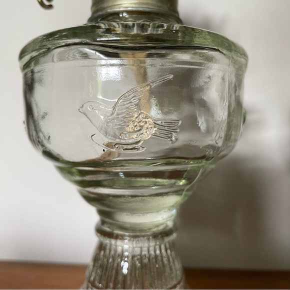 Pair of An Qing China Oil Lamps Clear Glass with Flying Birds Vintage - Picture 3 of 14